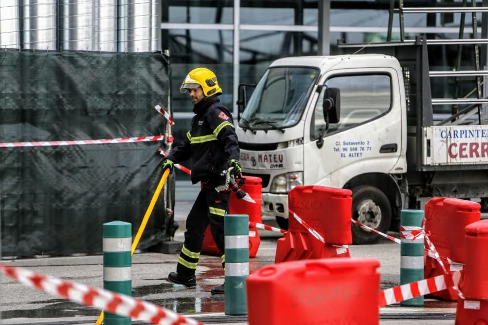 El temporal obliga a cerrar el tráfico aéreo en el aeropuerto de Alicante-Elche