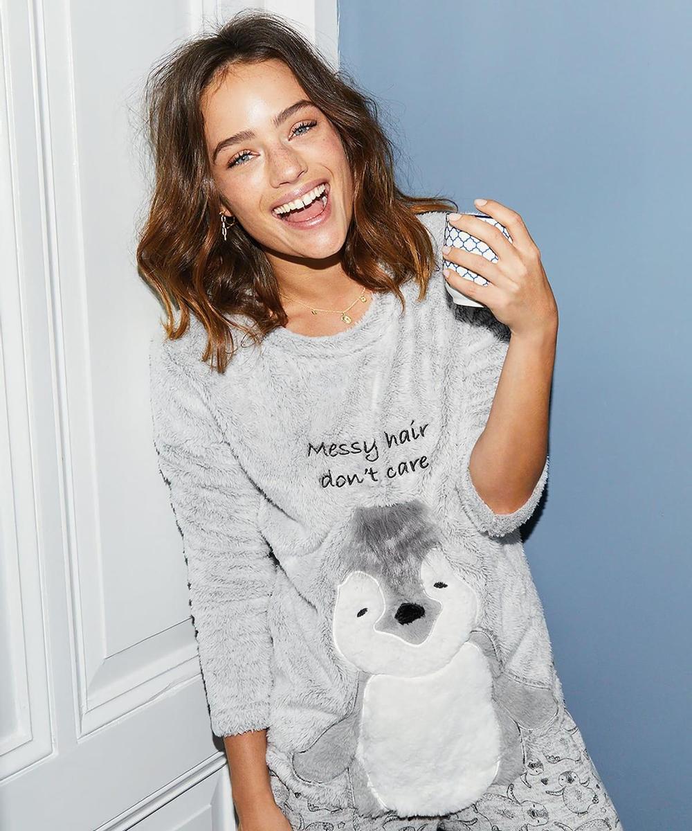 Pijama polar de Hunkemoller (Precio: 27,99 euros la sudadera y 22,99 el pantalón)