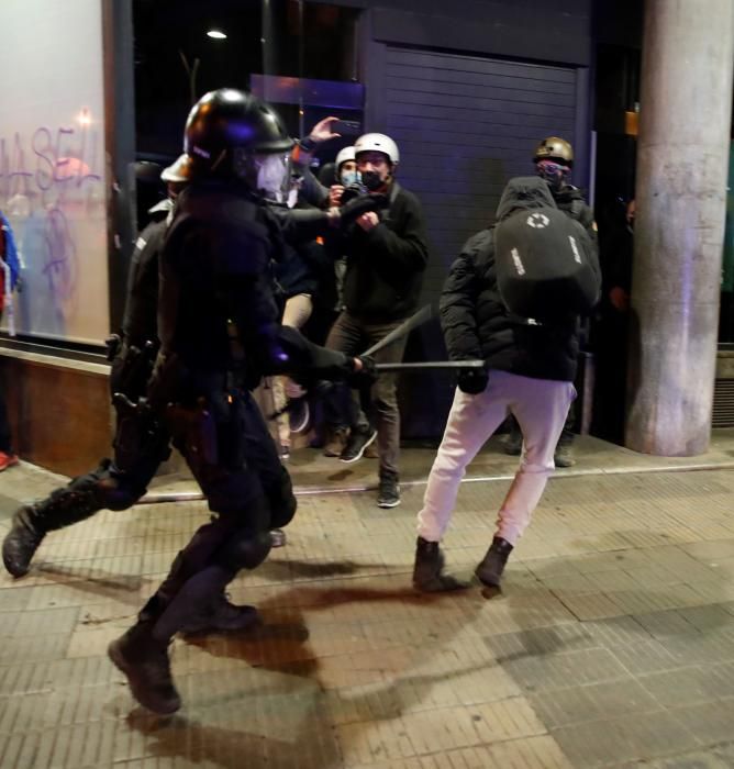 Cinquena nit consecutiva de protestes a Barcelona