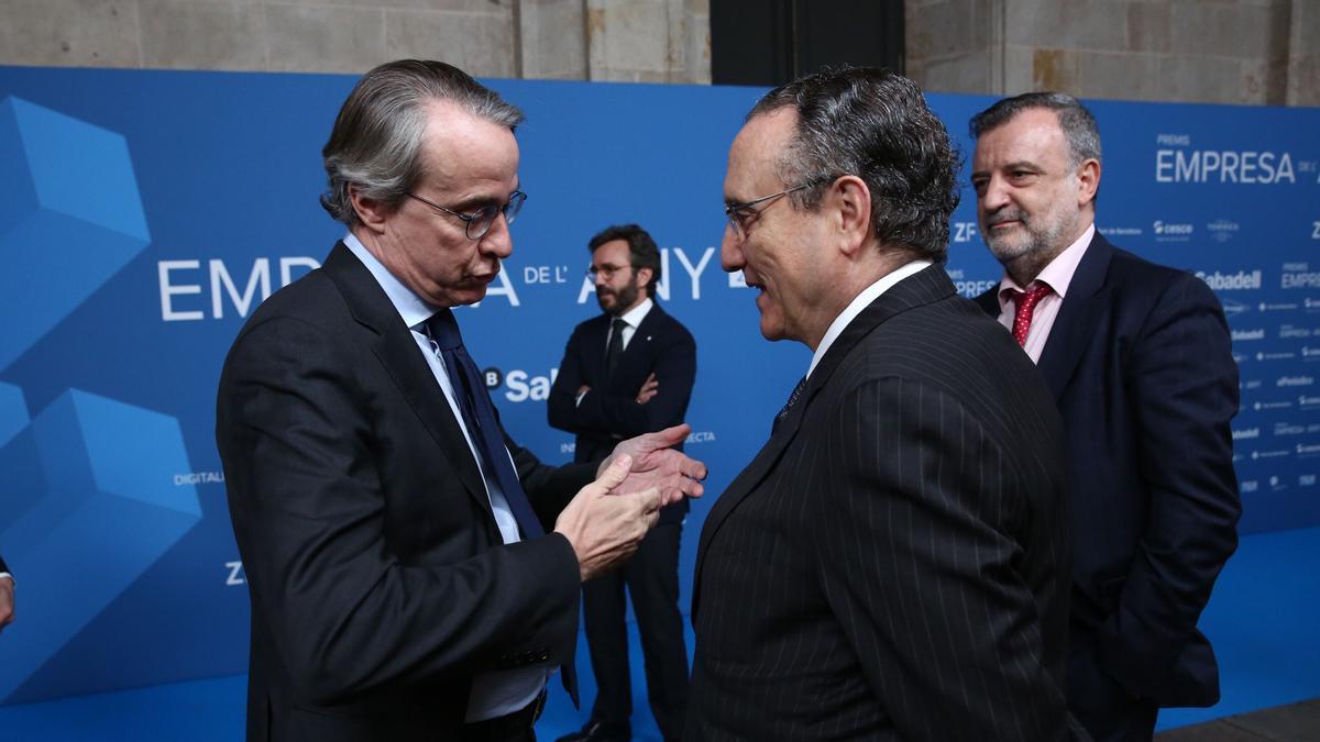 Premios EMPRESA DE LANY 2021 en la Llotja de Mar. En la foto (de I a D) Javier Faus del Cercle dEconomia con Javier Moll y Agustí Sala