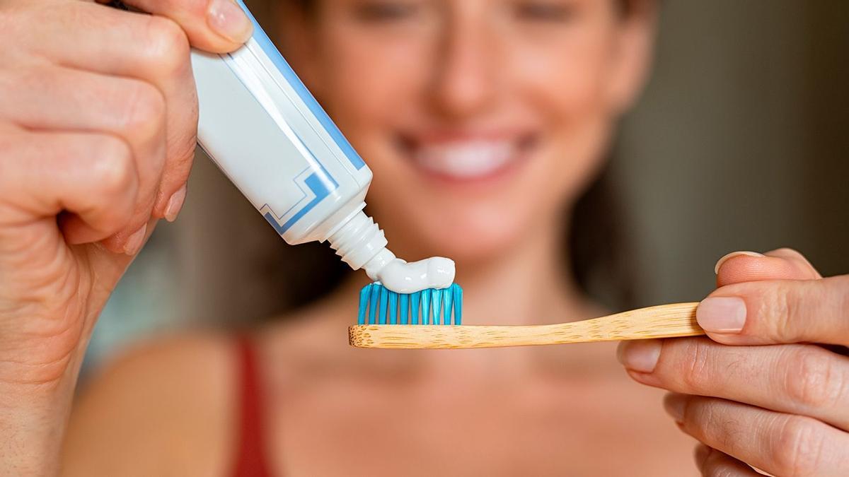 ¿Eres de los que se lava los dientes justo después de comer?