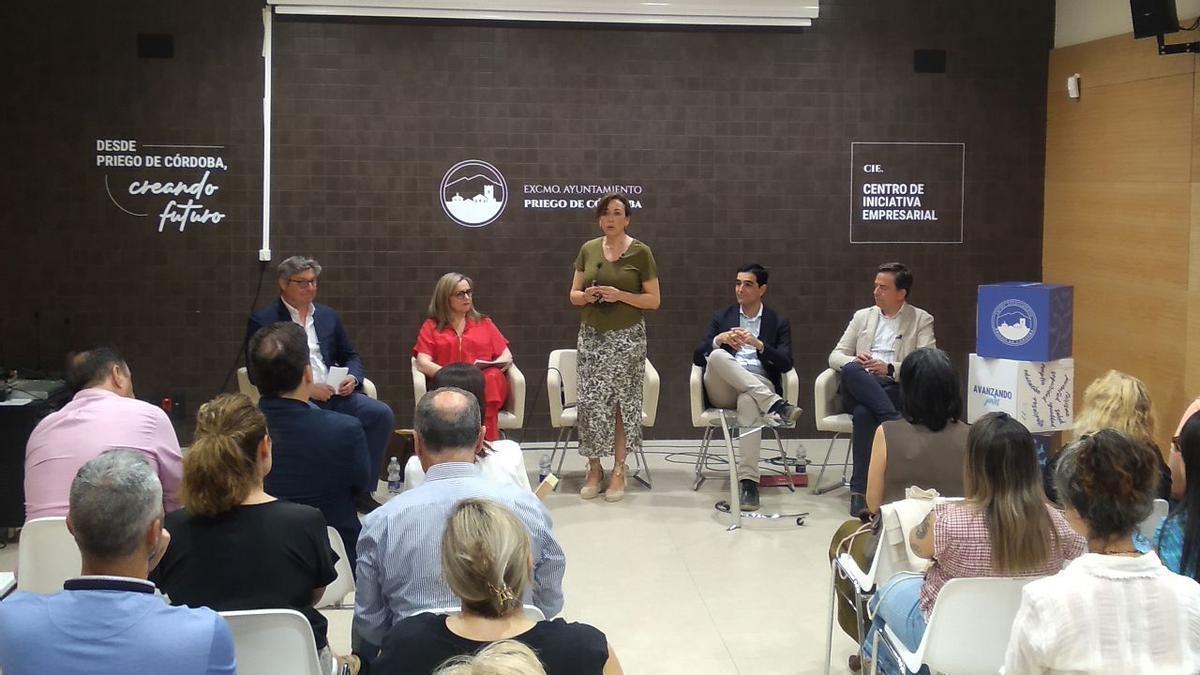 Sergio Velasco, María Jesús Serrano, María Luisa Ceballos, Marino Aguilera y Aurelio Fernández, en un momento del debate.