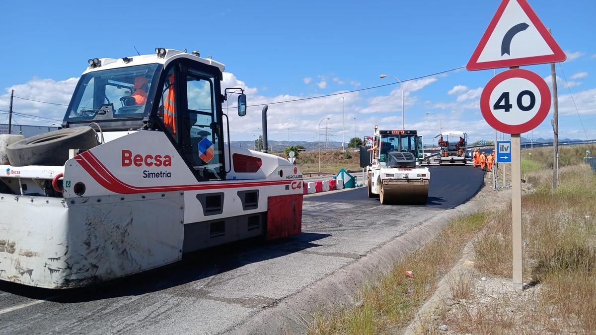 Las máquinas de Becsa trabajan desde principios de semana en el escaléxtric.