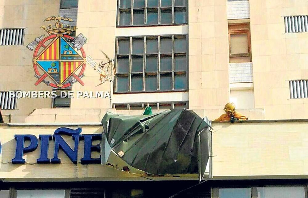 El vendaval provoca una treintena de incidentes en Palma