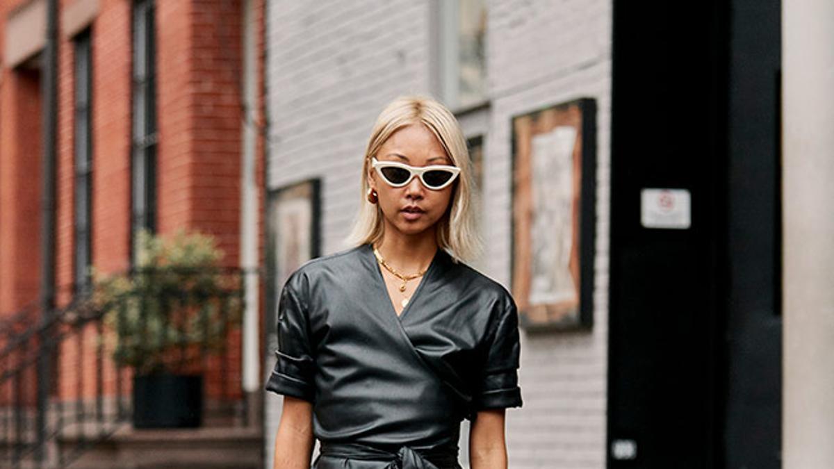 Vestido de cuero negro en el Street Style de Nueva York