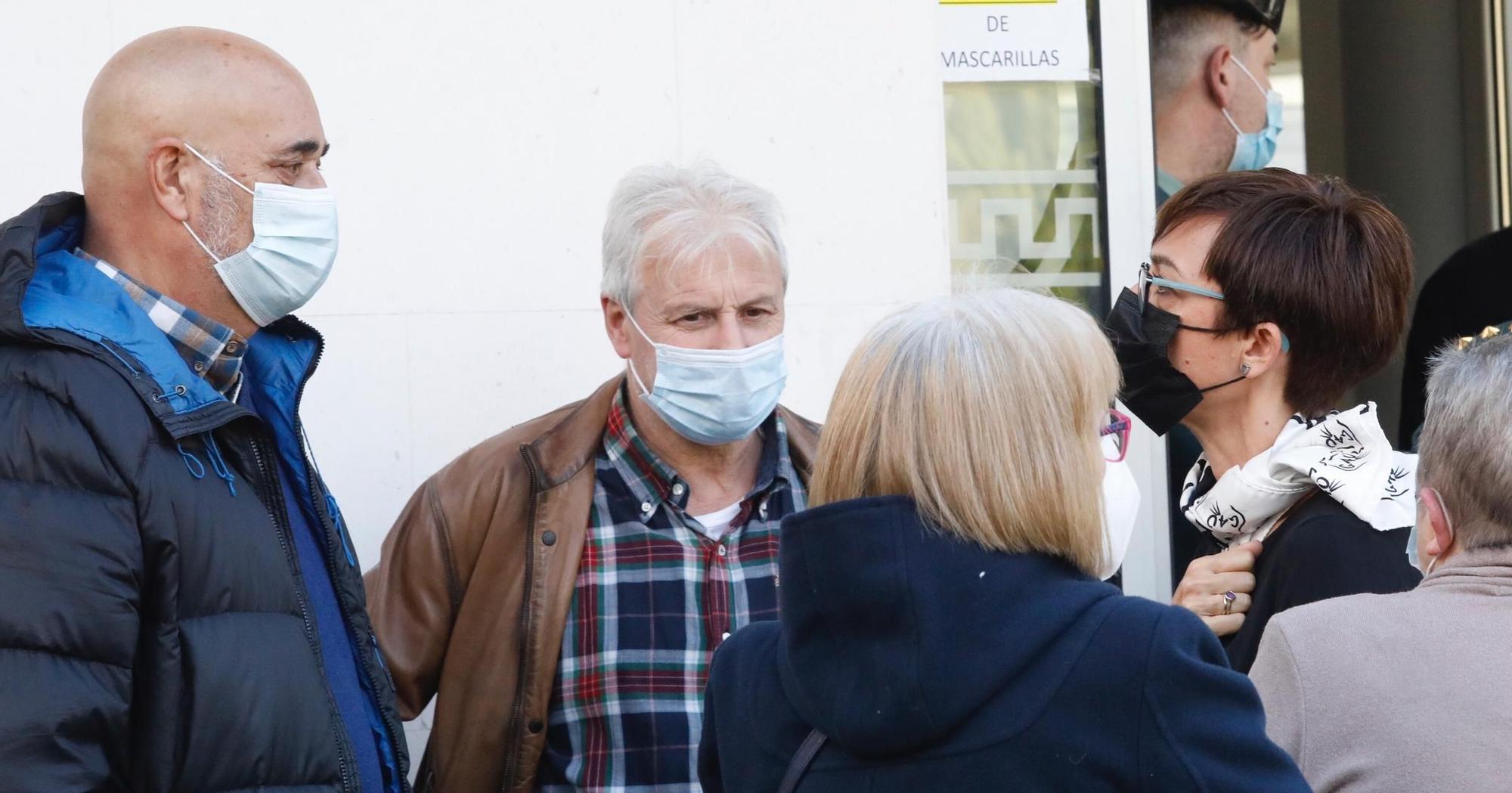 Despedida en el tanatorio al guardia civil atropellado en Mieres