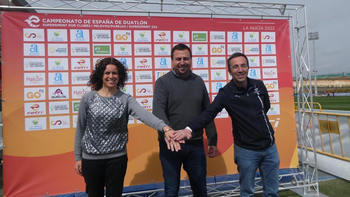 Jorge García, Director Competiciones Fed. Española de Triatlón (FETRI), Vanessa Huesa, pta. Fed. Triatlón Comunidad Valenciana (FTCV) y Sergio Villalba, concejal de Deportes