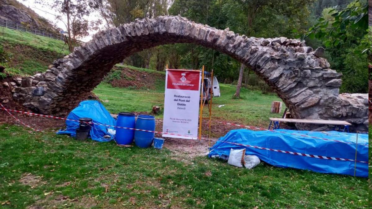 El pont del Diable d’Isòvol durant la restauració | AJ ISÒVOL