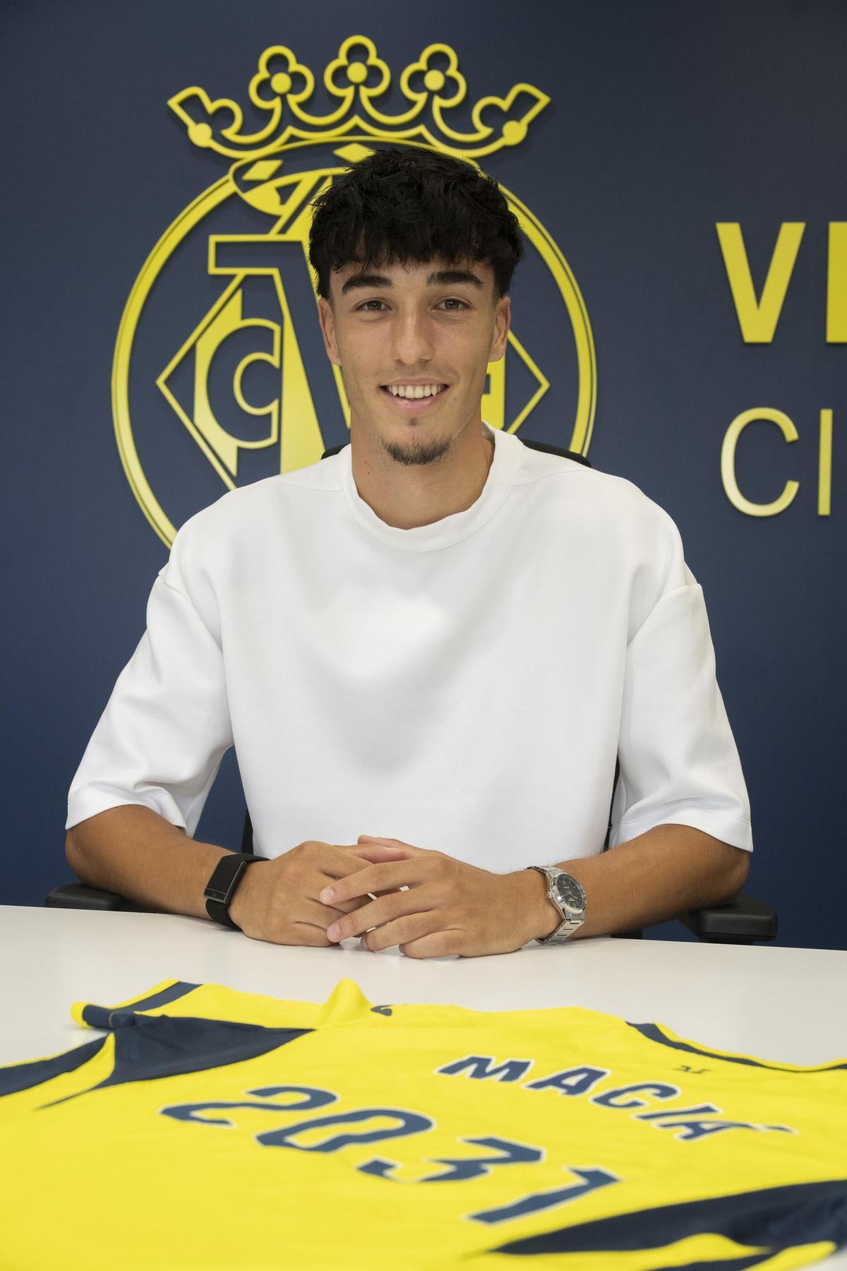 Carlos Maciá, mediocentro renovado con el Villarreal hasta el 2031.