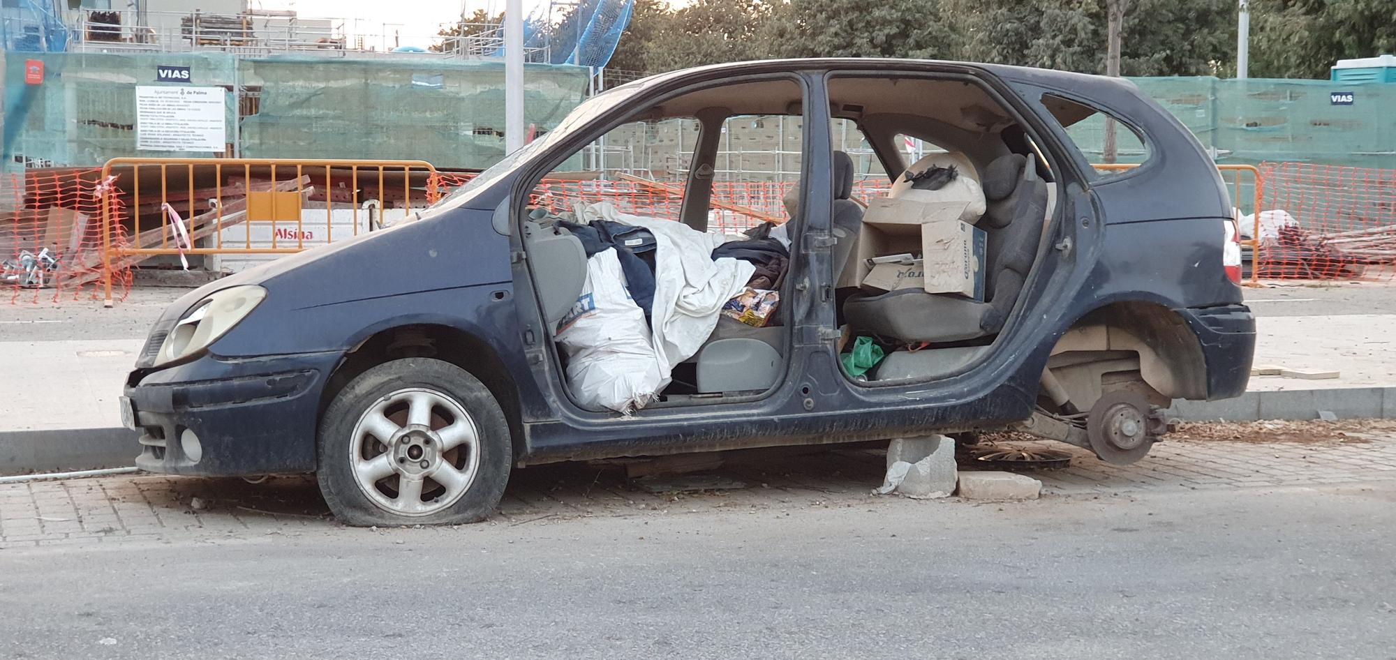 Autowracks im Stadtentwicklungsgebiet Nou Llevant in Palma de Mallorca.