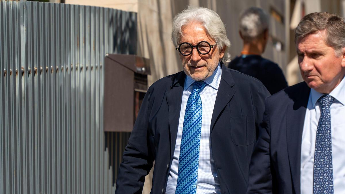 Josep Sanchez Llibre llega al funeral de Marta Ferrusola.