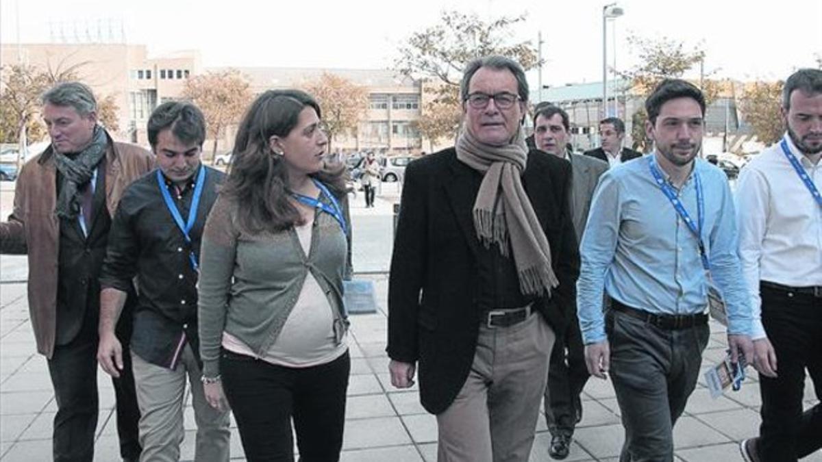 Artur Mas, junto a la líder de la Joventut Nacionalista de Catalunya (JNC), Marta Pascal, ayer en Mataró.