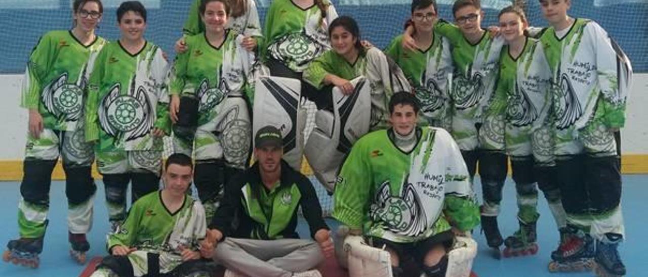 Equipo infantil del Alas Sagunto tras sellar su permanencia.