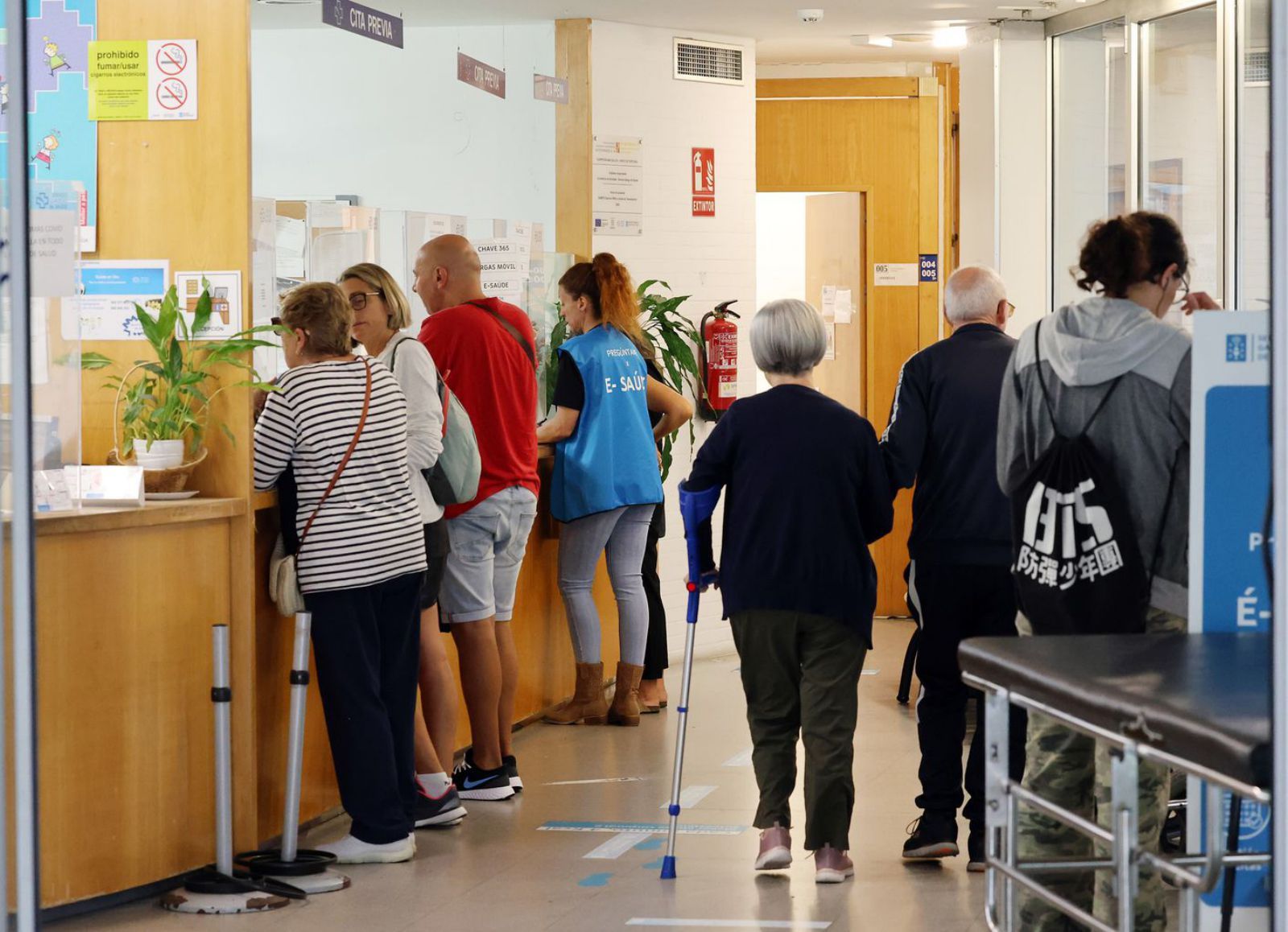 Pacientes en un centro de salud de Vigo