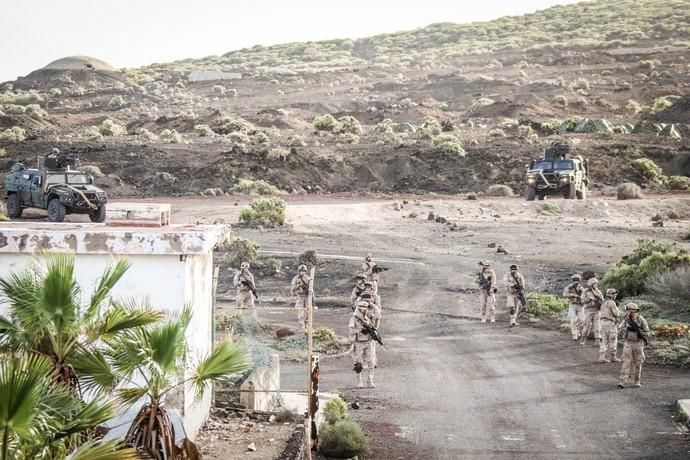 Ejercicios de adiestramiento terrestre en los campos militares de La Isleta y Pájara