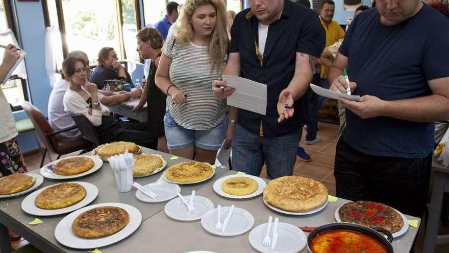 El Viso despide sus fiestas con un animado concurso de tortillas