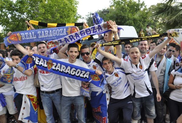 Apoteósica llegada del Real Zaragoza al Ciudad de Valencia.