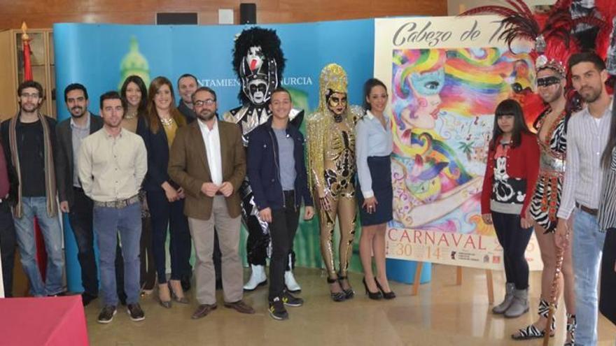 Participantes en el Carnaval de Cabezo de Torres acudieron a la presentación del cartel en el Ayuntamiento.