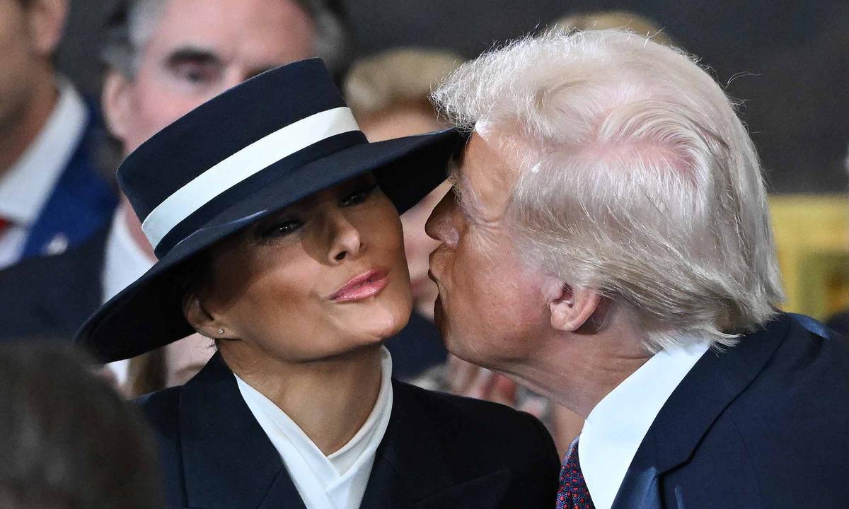 El no beso de Donald Trump a Melania en la rotonda del Capitolio, el día de la investidura.