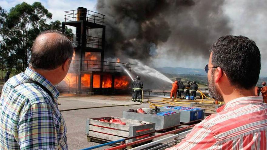 Los bomberos interinos hacen prácticas en Veranes