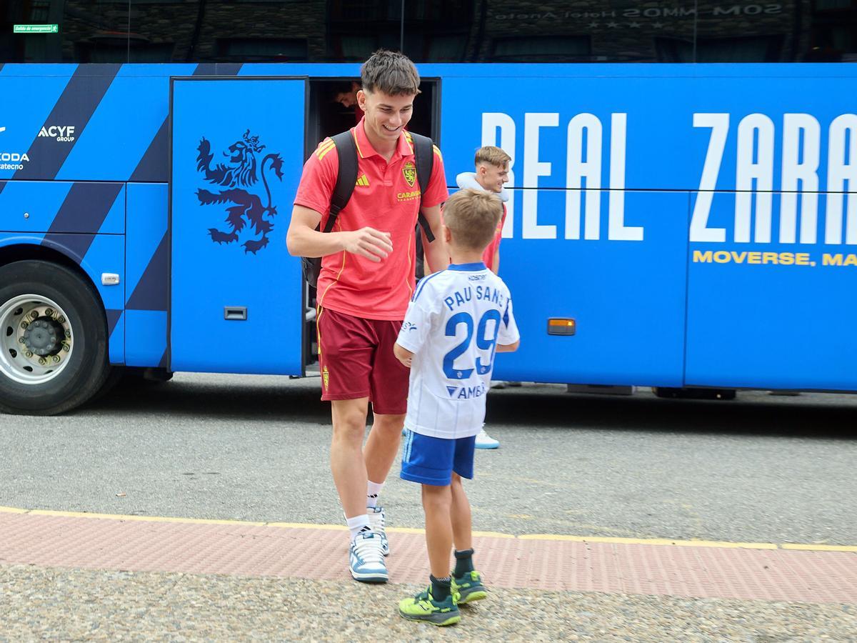Pau Sans, a su llegada con el autobús del Real Zaragoza.