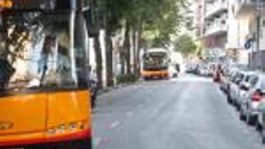 Autobusos, a l&#039;avinguda de Sant Narcís de Girona.