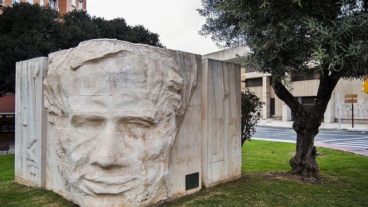 Monumento a Blas Infante en Málaga.