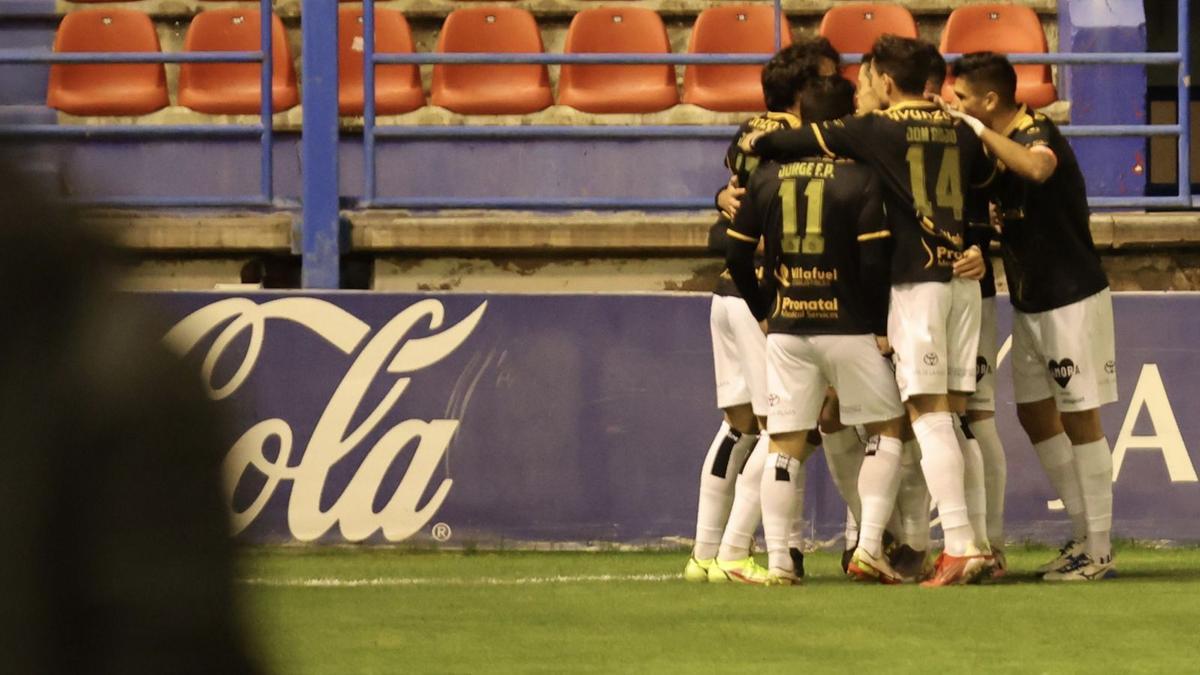 Los jugadores del Zamora CF celebran uno de los goles. / Area 11