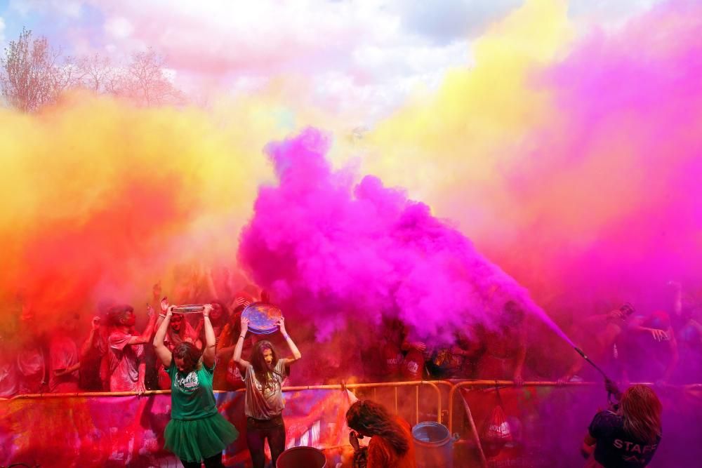 La Holi Life tiñe Vigo con toneladas de color