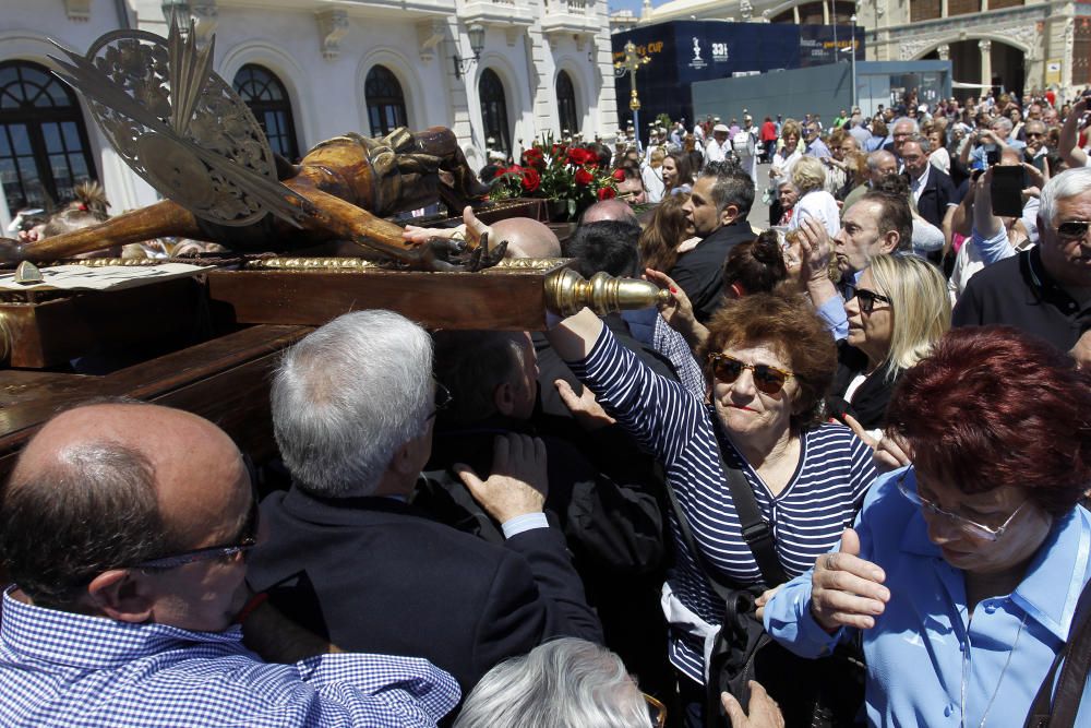 El Cristo del Grao recorre las calles de Poblats Marítims