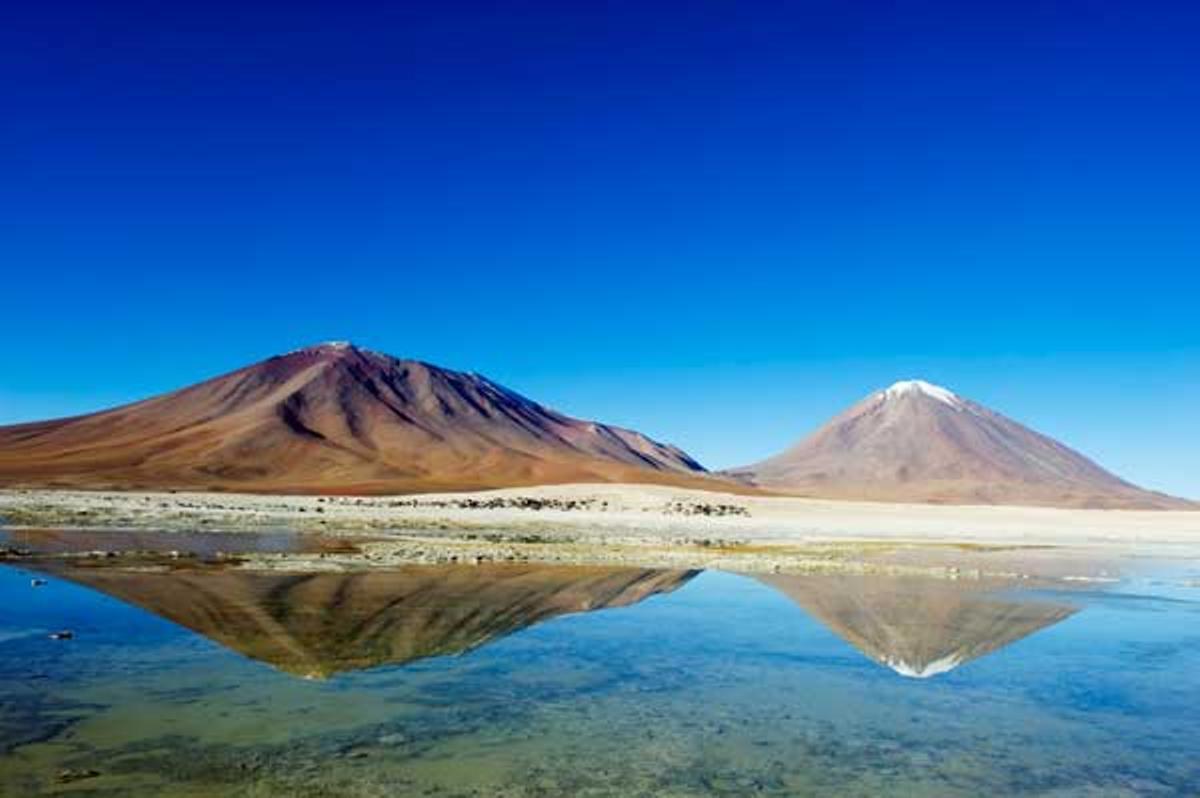 Volcán Licancabur en la Reserva Nacional de Fauna Andina Eduardo Avaroa