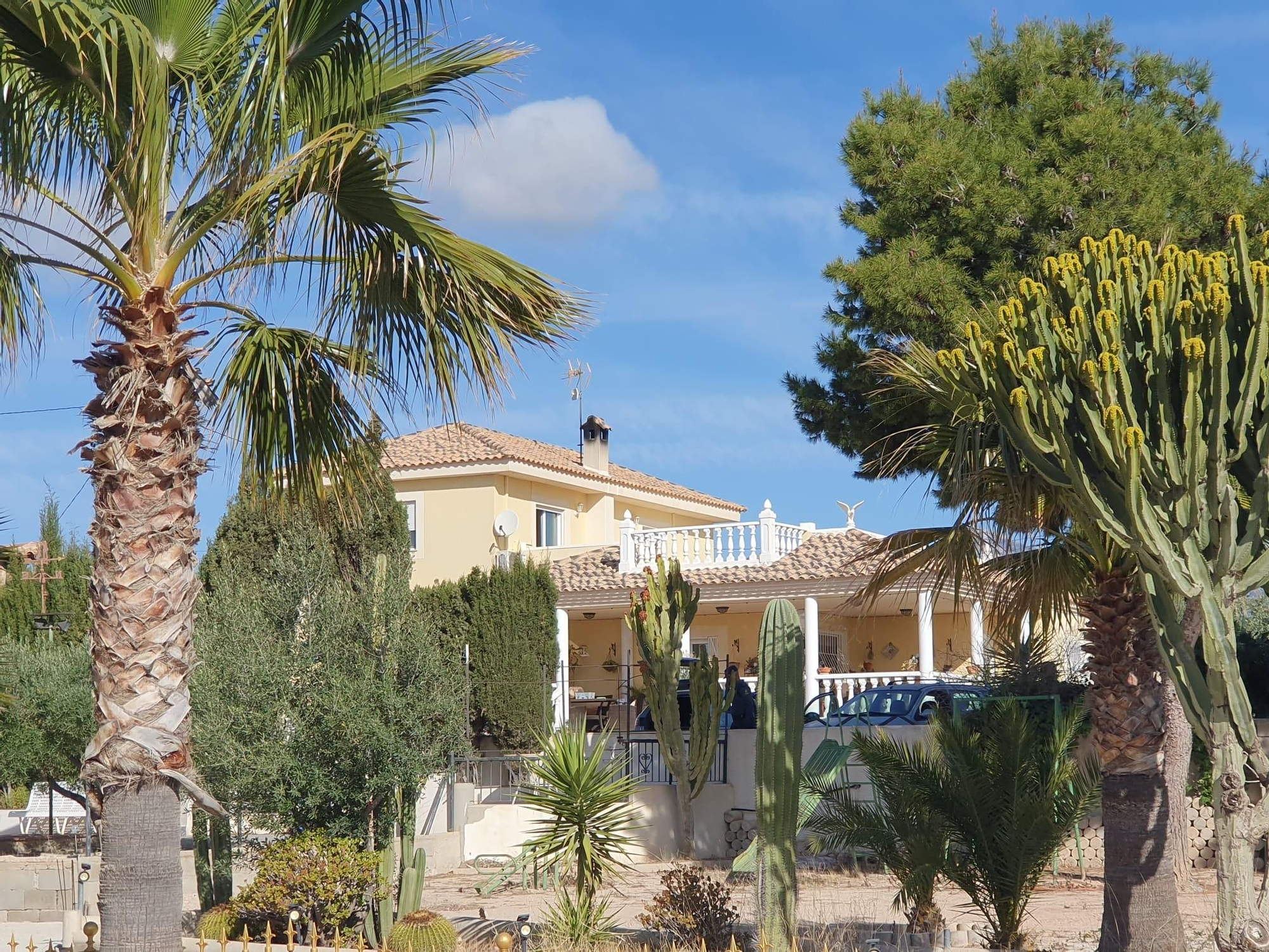 Tiroteo en Alicante: un hombre se atrinchera con una escopeta en un chalet de El Moralet y deja heridos a cinco guardias civiles