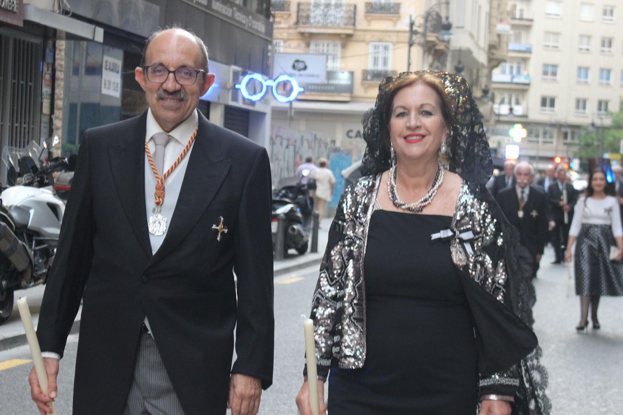 La calle San Vicente acoge la procesión "dels Xiquets" con tres generaciones falleras