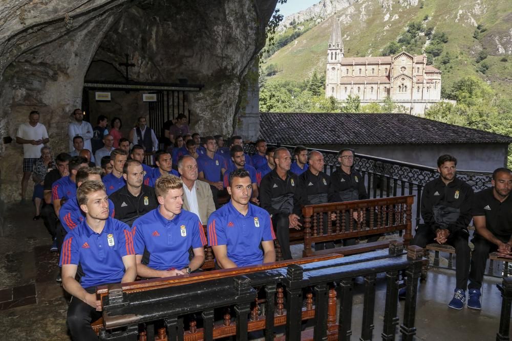 Ofrenda del Real Oviedo a la Santina