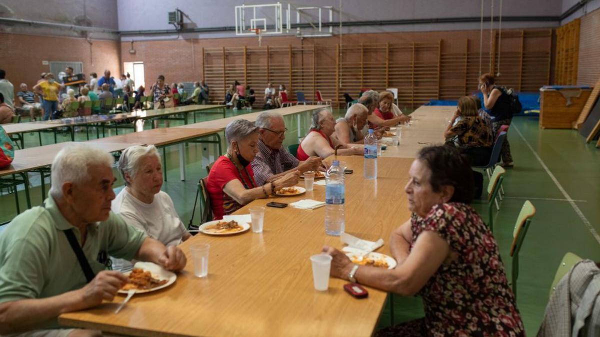 Comida en el pabellón de Camarzana de Tera