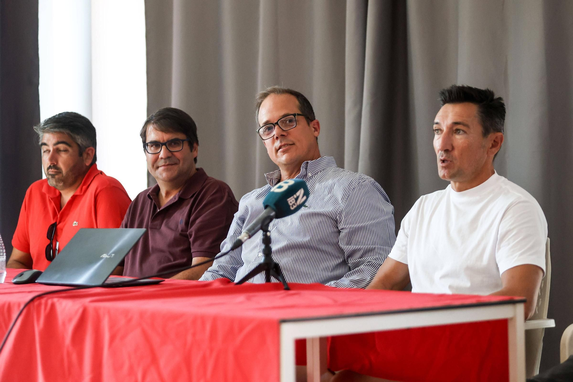 Descubre las imágenes de la rueda de prensa de la SD Ibiza