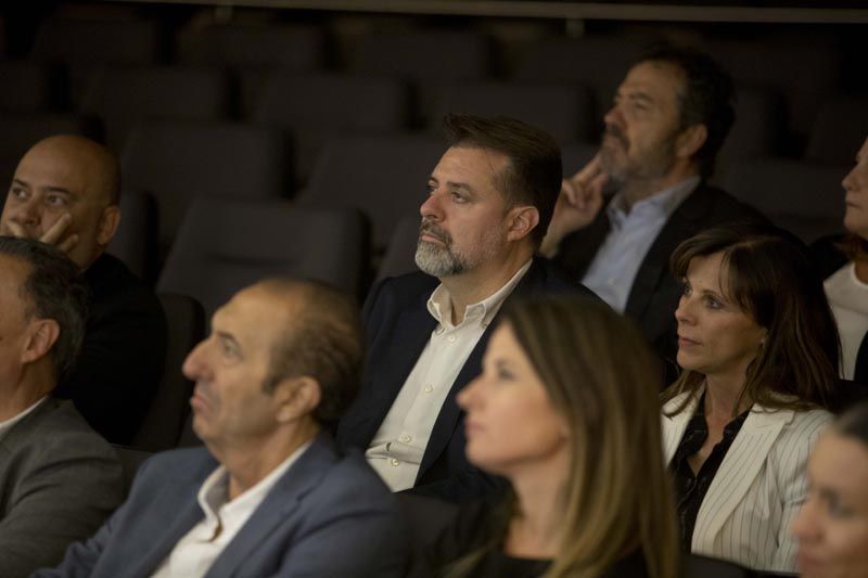 Representantes de la CEV visitan el diario Levante-EMV y asisten a la charla del consejero delegado de Prensa Ibérica Aitor Moll