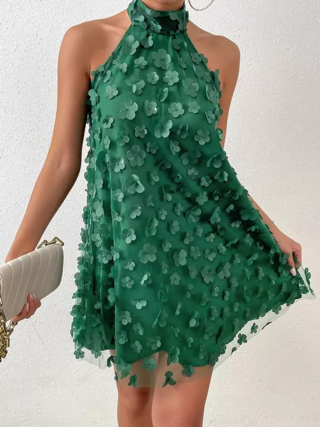 Vestido corto vuelo con flores en 3D de Shein