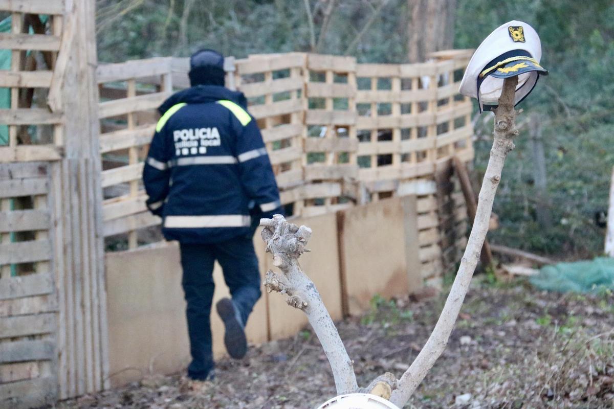 Dispositivo para eliminar un conjunto de barracas junto al Besòs en Montcada i Reixac