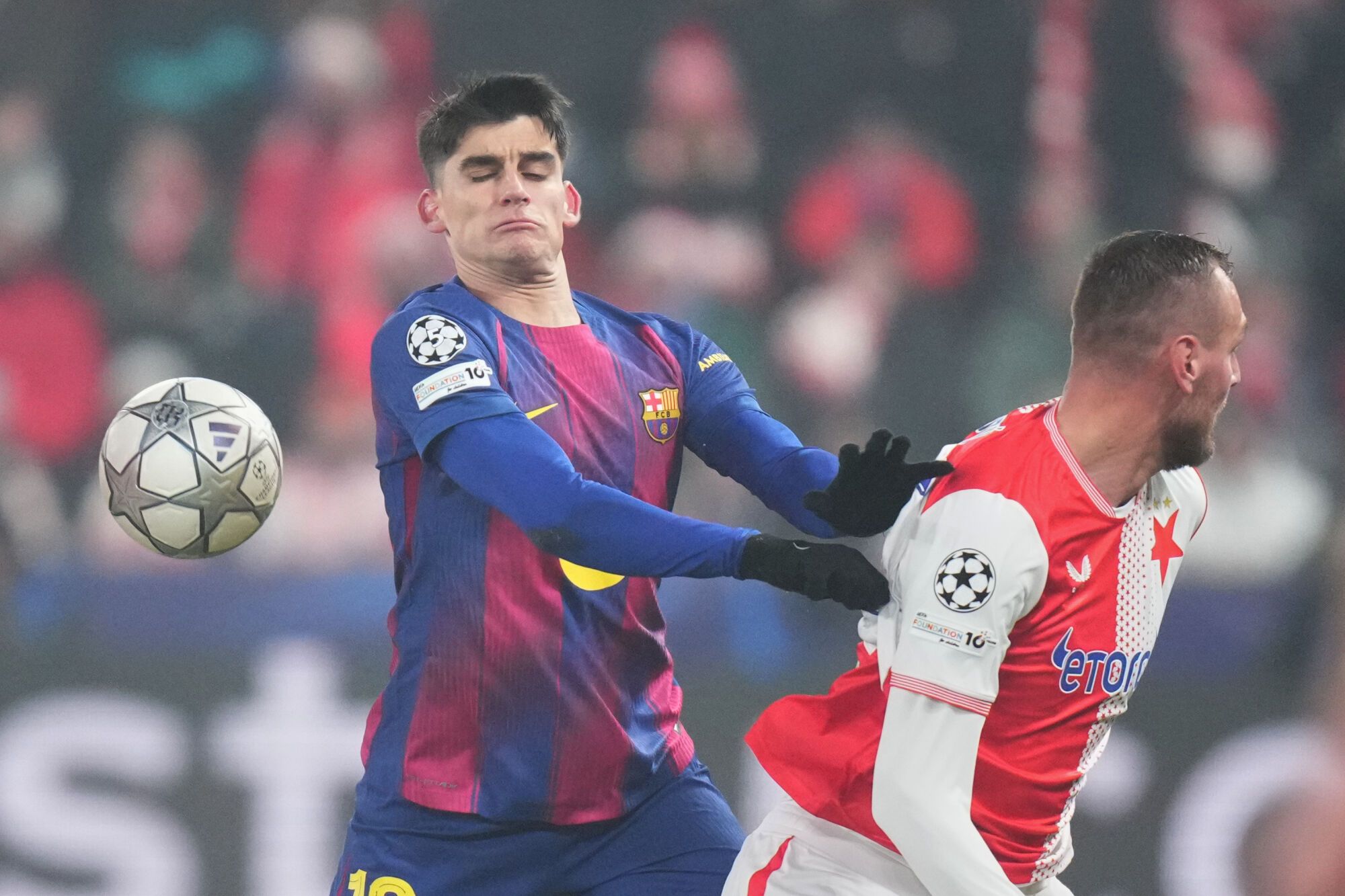 Barcelona's Gerard Martin, left, fights for the ball with Slavia's Tomas Chory during the Champions League opening phase soccer match between Slavia Prague and Barcelona in Prague, Czech Republic, Wednesday, Jan. 21, 2026. (AP Photo/Petr David Josek). EDITORIAL USE ONLY/ONLY ITALY AND SPAIN