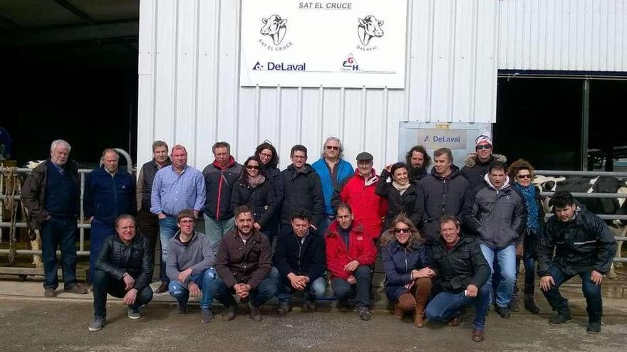 Grupo de ganaderos zamoranos que han participado en la visita a granjas de Cantabria y País Vasco.