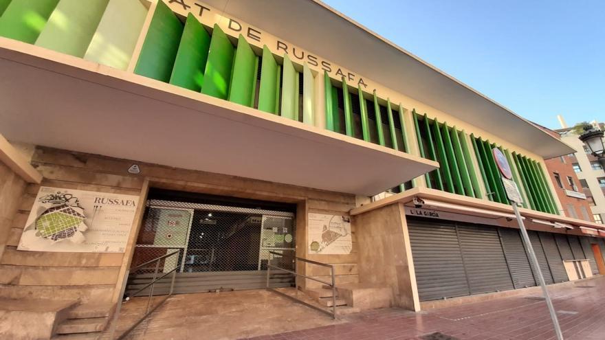 L’Ajuntament aprova una rentada de cara integral per a l’exterior del mercat de Russafa per 34.630 euros