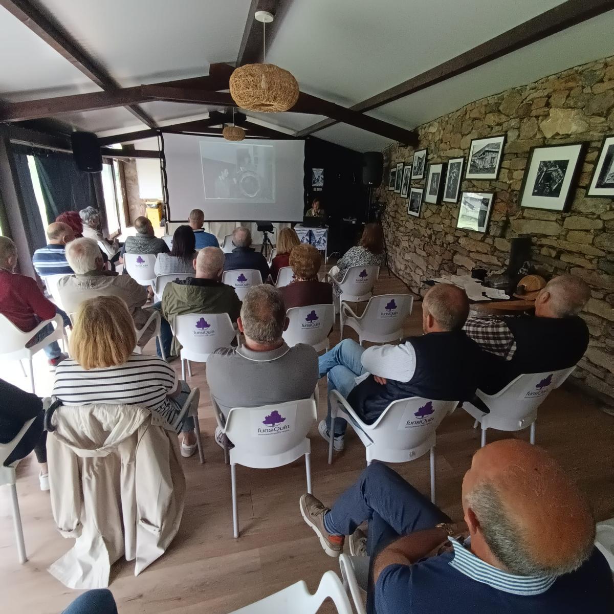 Ponencia de Mercedes Pérez en la inauguración de la Jornadas de Patrimonio Industrial en Xedré, Cangas del Narcea.