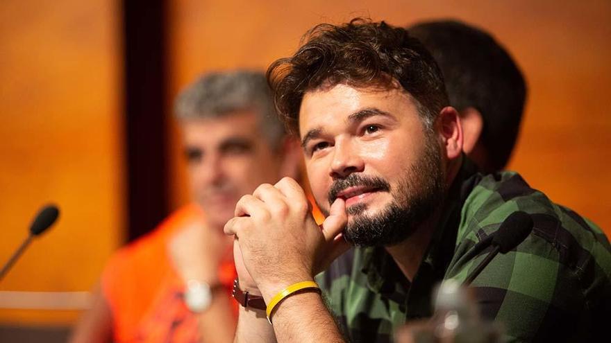 Rufián pide a Sánchez e Iglesias que aparquen «sus filias y sus fobias»