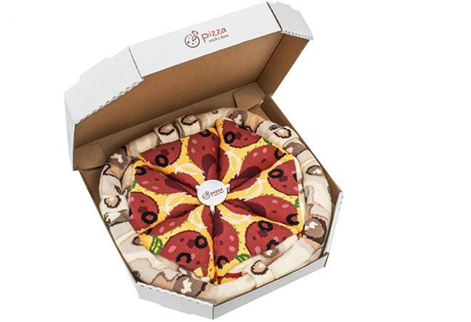 ¿Pizza? ¡No, una caja con cuatro pares de calcetines!