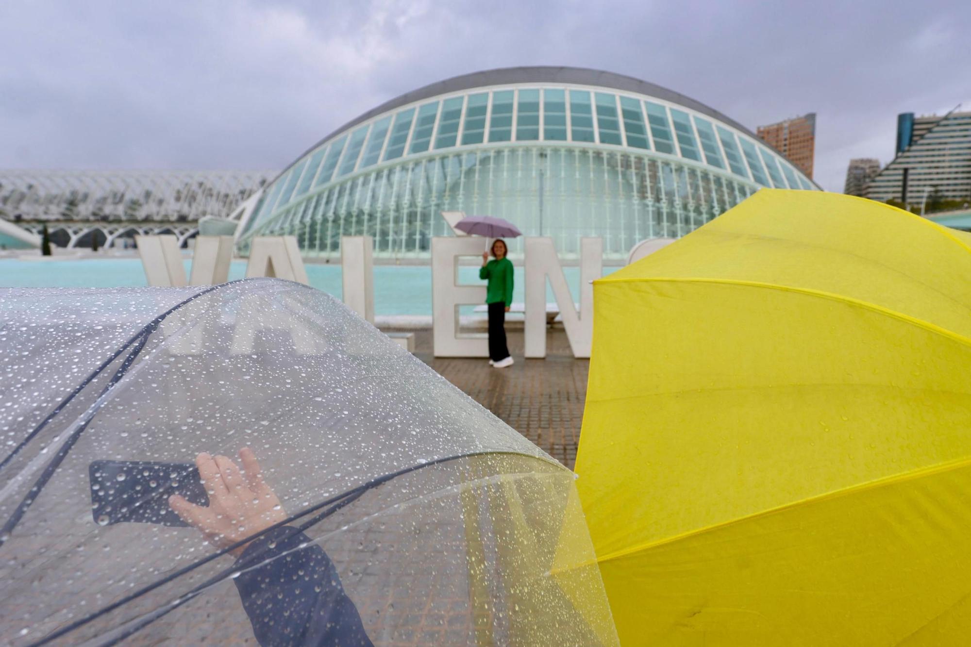 Turistas en la Ciudad de las Artes y las Ciencias