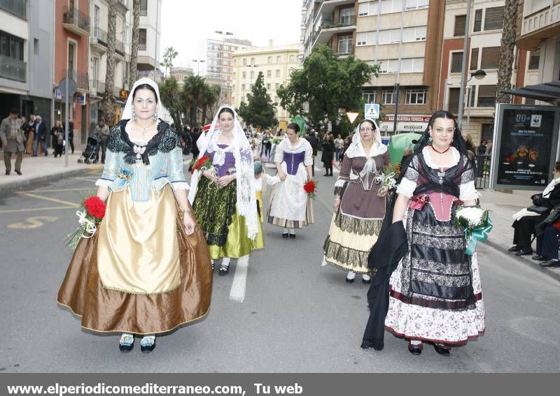 Galería de fotos --  La Ofrenda de Flores pudo con el frío y el viento