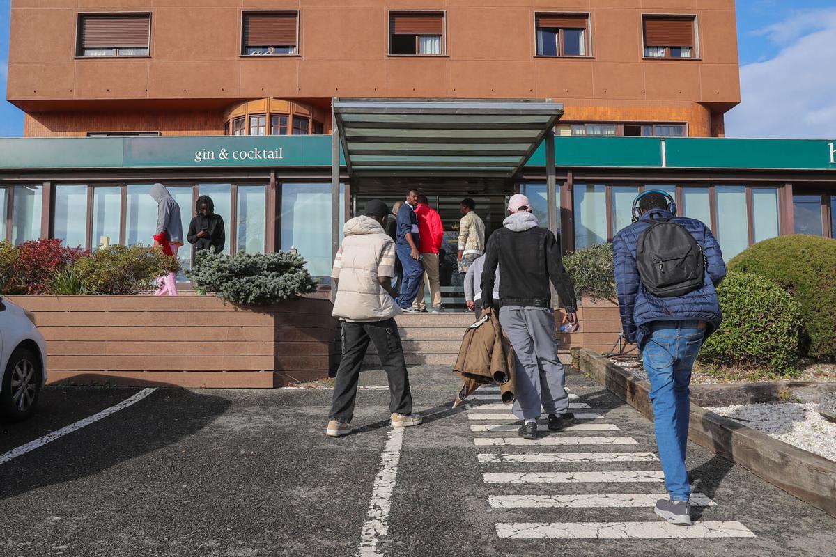 Inmigrantes tutelados por una ONG en Galicia.