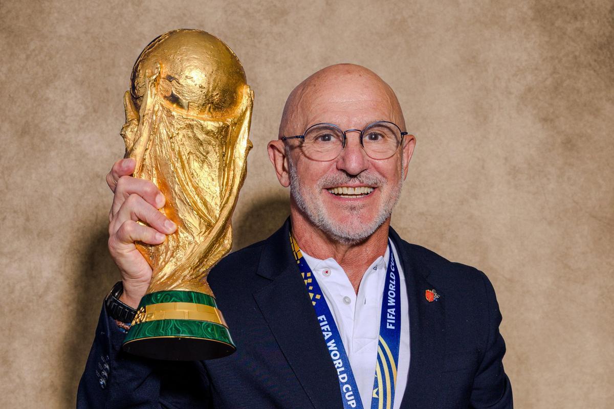 Luis de la Fuente, con la Copa del Mundo