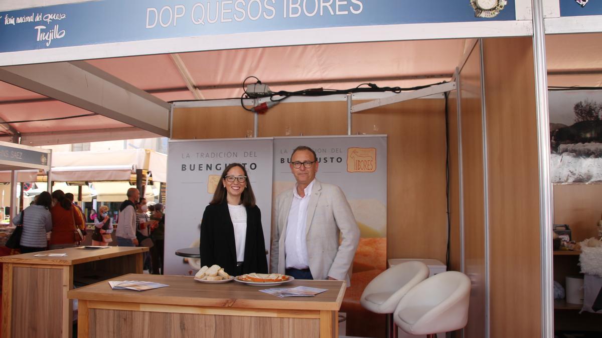 Victoria Guillén y Javier Jiménez, director técnico de la DOP Queso Ibores